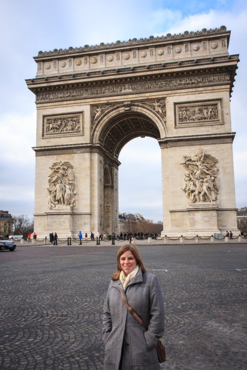 Julia at Arc de Triomphe